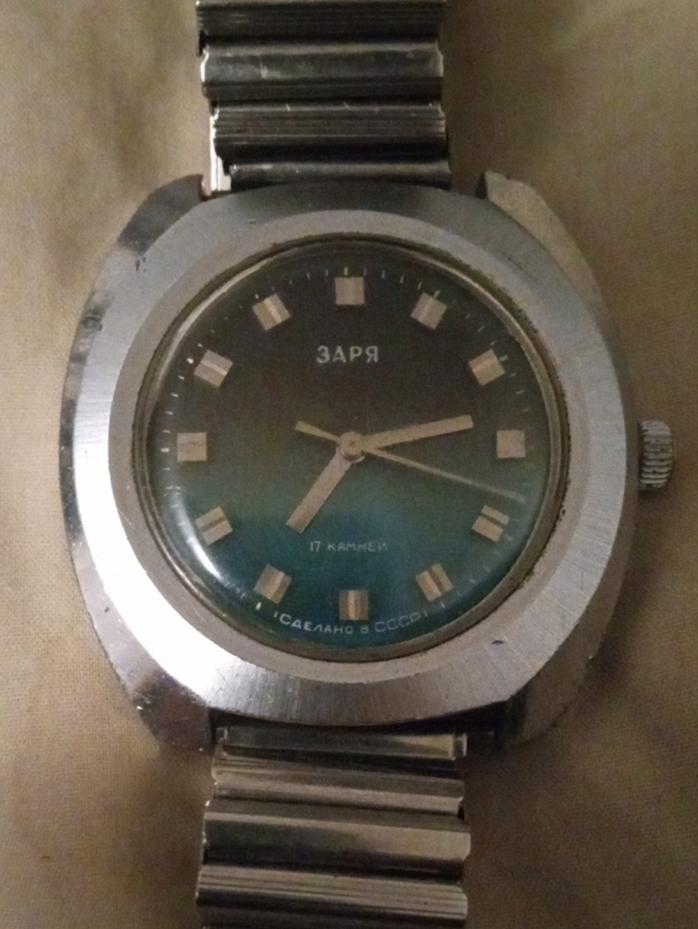 Zarya Men's Blue Dial Mechanical Wristwatch with Stainless Bracelet